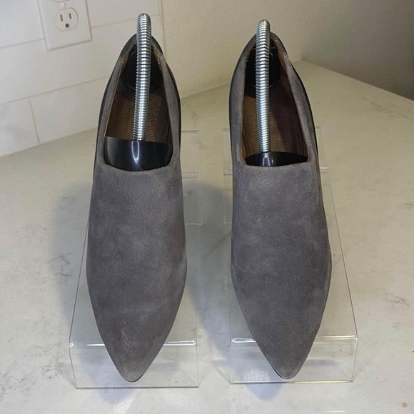 Elegant and Unique: Donald J Pliner Suede Leather Slip On Heels Size 8 - Picture 2 of 6